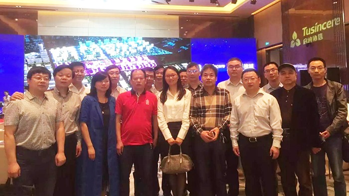 91看片黄软件参加清华无锡同学会